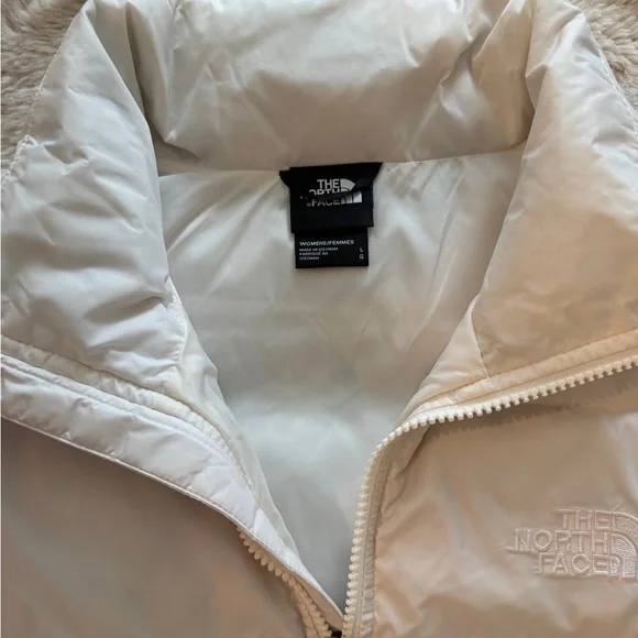 The North Face White Puffer Vest - With Flaw Mark - Picture 5 of 6